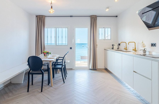 Flatguest Las Playitas - Beach Front+ Terrace + Wifi