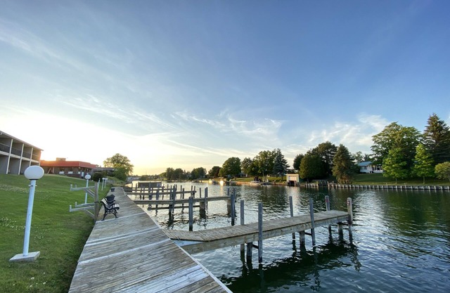 Fleetwood Inn & Suites