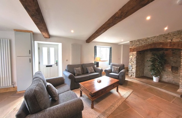 Flexible Accommodation - Characterful Cottage