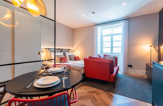 FLH Viola Market Studio III