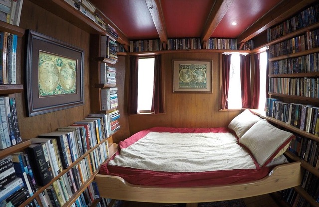 Floating Bed & Breakfast