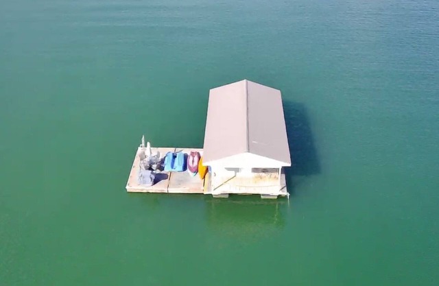 Floating House on Beautiful Norris Lake
