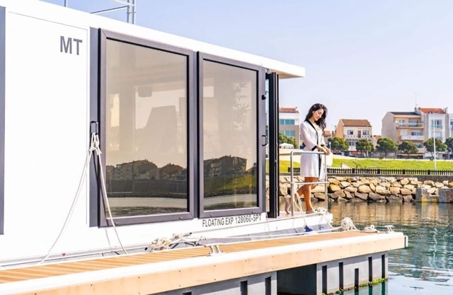 Floating House in a private marina 25 min from Porto