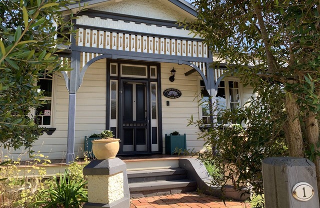 Florence Cottage, 10 minutes from Hunter Valley Vineyards. Family friendly.