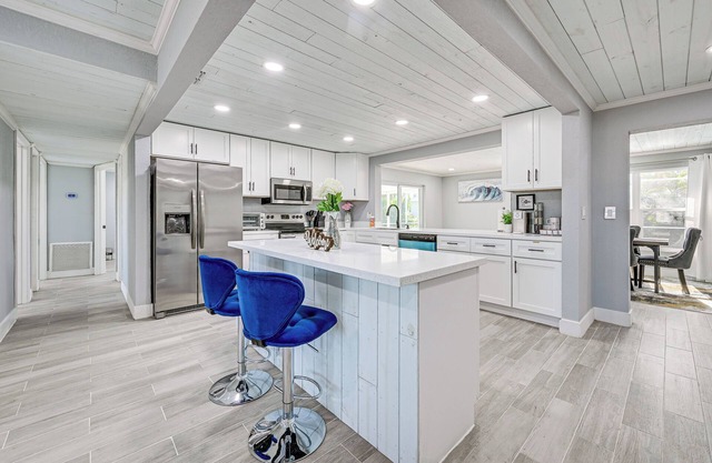 Florida Gulf Coast Getaway: Pool + Screened Lanai!