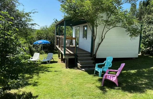 Flower Camping LA GDPOLA * - Chalet Pommier View Mountain Comfort 23m2 2 bedrooms + covered terrace 15m2 + Clim + TV 4 to 5 people - 4 pers. included in l