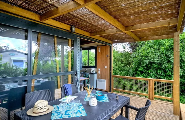 Flower Camping Le Château * - Cottage Morea Comfort 25m2 2 bedrooms + covered terrace 5 people