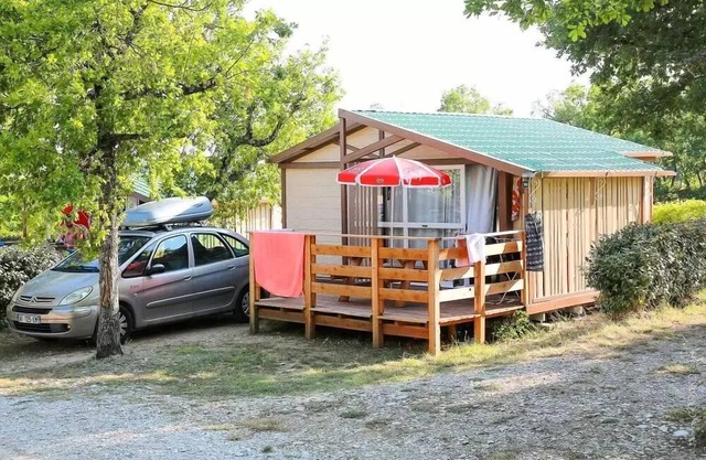 Flower Camping le Epi Bleu * - Standard chalet 35m2 (2 bedrooms) - terrace included 10m2 5 persons