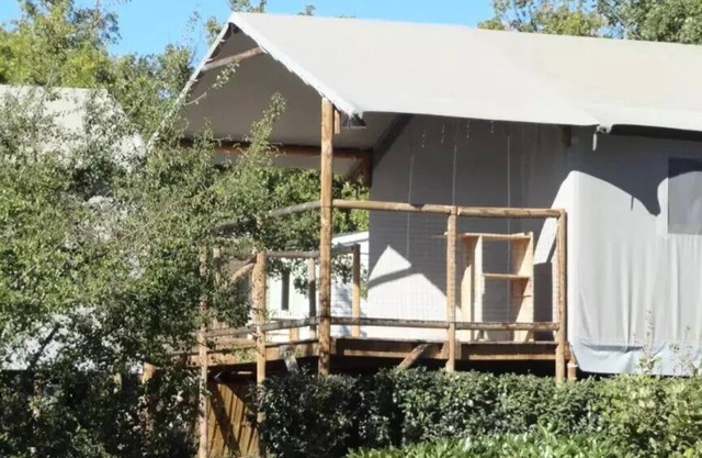 Flower Camping le Epi Bleu * - Cabane Lodge sur pilingis Comfort 24m2 (2 bedrooms) - covered terrace 10m2 4 people
