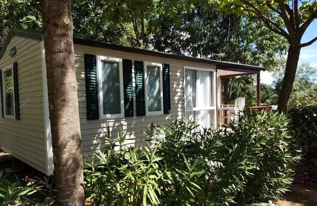 Flower Camping Le Fou du Roi * - Mobile home Cottage Comfort 29 m2 (2ch - 4 pers) + TV + Terrace semi covered 4 people