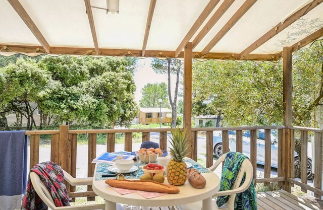 Flower Camping le FONDESPIERRE * - Mobile-home Standard - 23m2 (1 bedroom - air conditioning - TV) 2 persons