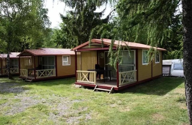Flower Camping Les Bouleaux * - Chalet TRADITIONNEL 30 m2 (2 bedrooms) + covered terrace 5 people