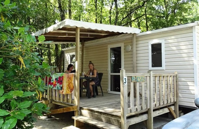 Flower Camping LES TRUFFIERES * - Mobile home Domino STANDARD 24m2 - 2 bedrooms + TV + semi-covered terrace 10m2 4 people