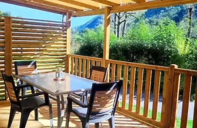Flower Camping Pyrénées Natura * - Mobilhome Comfort COSY 23m2 - 2 bedrooms - semi-covered terrace 17m2 + BBQ - D/M 4 people