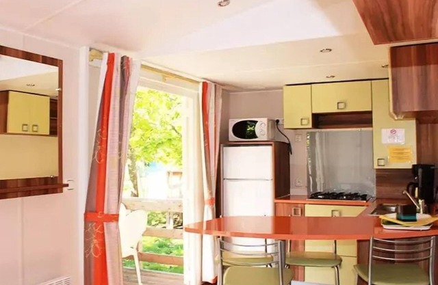 Flower Camping Mas de Champel * - Mobile-Home 30m2 - Standard - 2 bedrooms - semi-covered terrace - TV - Clim 4 people