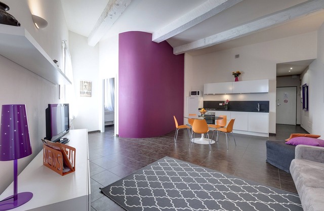 Flowers' Suite, 1 bedroom, in the core of the center!
