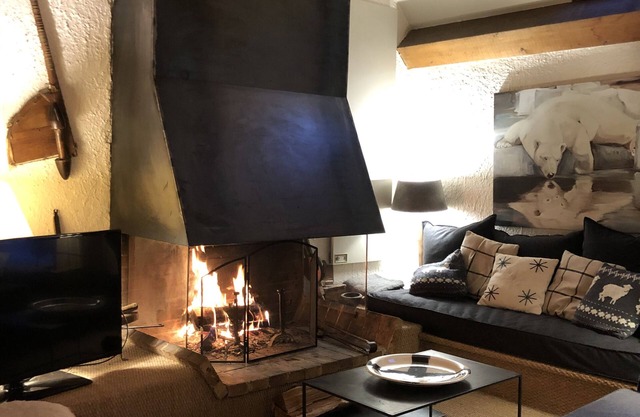 * FOOT OF TRACKS/SUPERB CHARMING CHALET/IDEAL 2 COUPLES + 4 CHILDREN