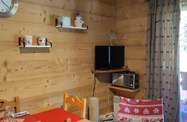 For rent 2 rooms ski-in ski-out, well-decorated, parking