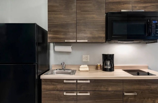 For you and your family: 3 Rooms w/Kitchen and Free Parking, near Outdoor Fun