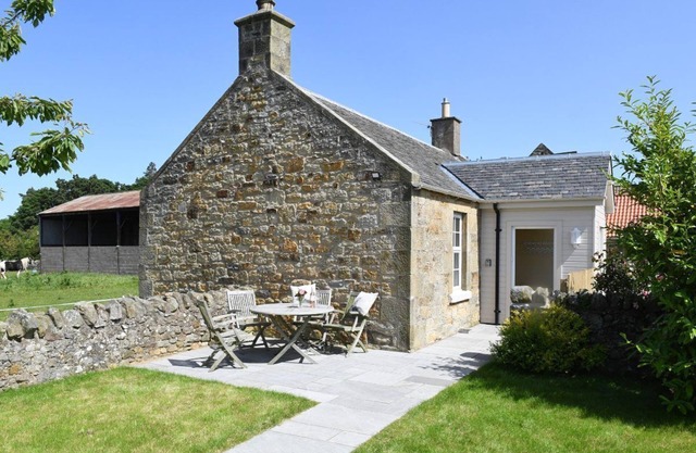 FORDEL COTTAGE - charming cottage - perfect for exploring country, coast & city