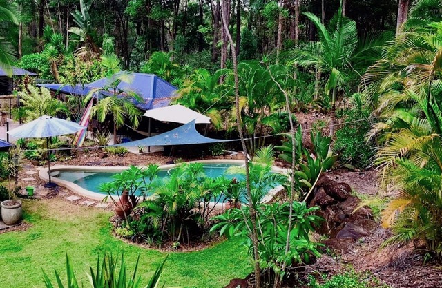 Forest Setting, Pool, Cabana, Large bath, Netflix/Foxtel/Wifi, King Size Bed