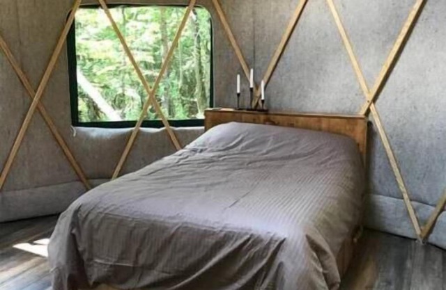 Forest Yurt 1 hour from Toronto