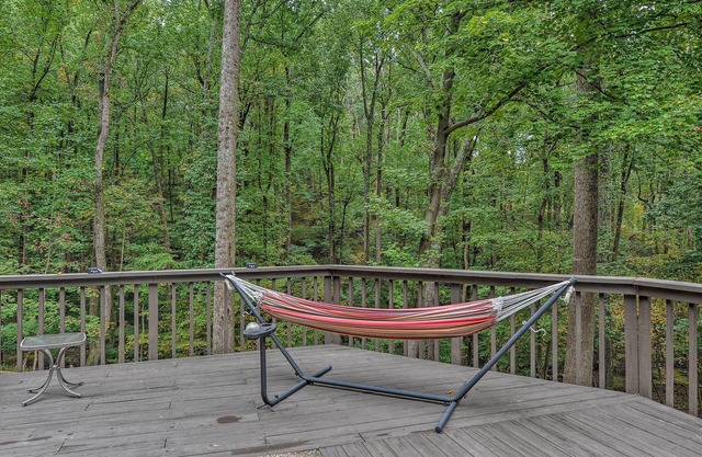 Forested Couples Retreat: 20 Miles to Baltimore!