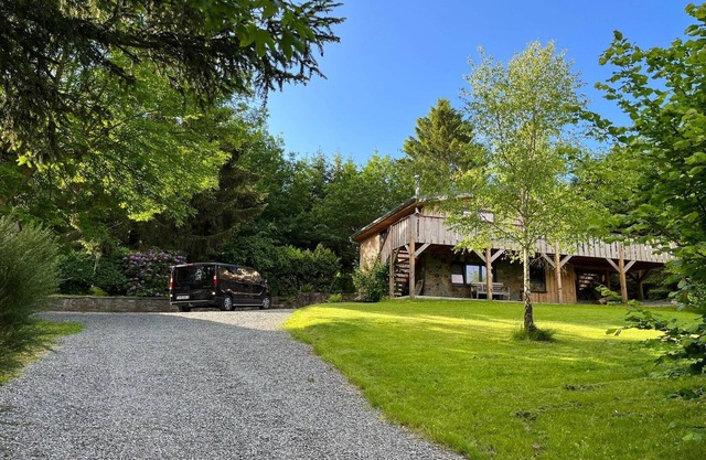 Forestside Escape near Lake