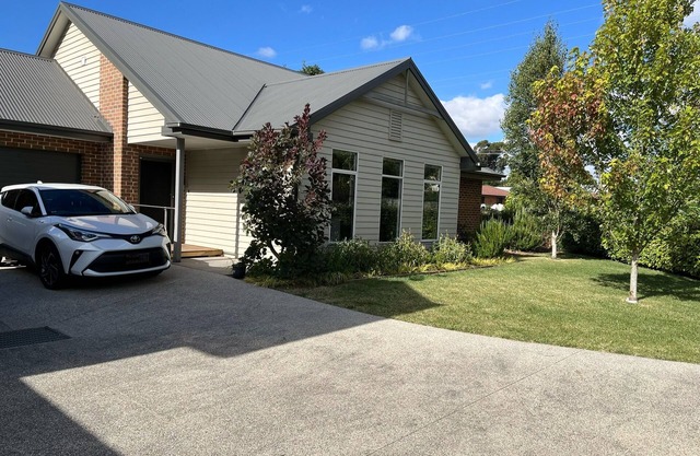 Forget your worries in this well presented, modern and bright spacious home.