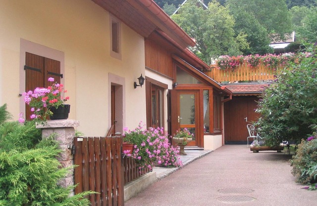 Former farmhouse at the heart of nature