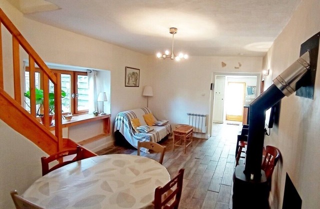 Former Wine Cellar, leisure area with pool