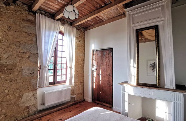 Former wine château in the Gascognechambre 2/a total of 4 rooms for 2 people each