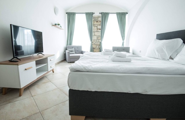 Four bed studio apartment in ground floor with bathroom and kitchen