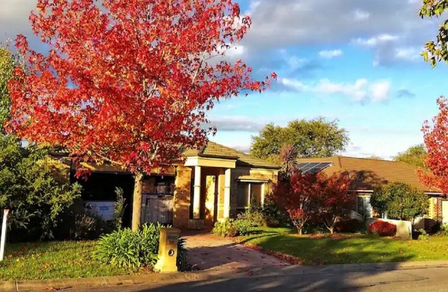 Four bedroom house close to Pakenham Lake