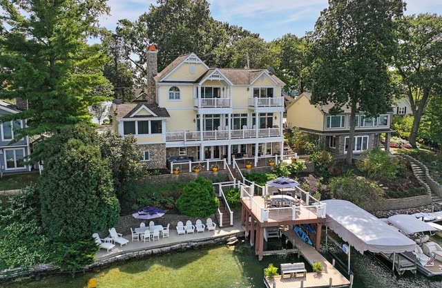 Four Gables on Green Lake |Luxury Lakefront Home|Water Views|Hot Tub|Pier