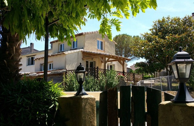 Four independent cottages in an old farmhouse with swimming pool - "Languedoc"