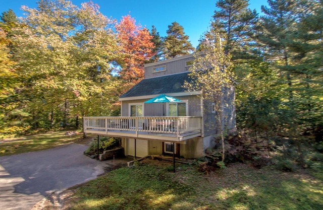Four-Season Fun: Family-Friendly 3BR Home with Easy Access to Outdoor Adventures