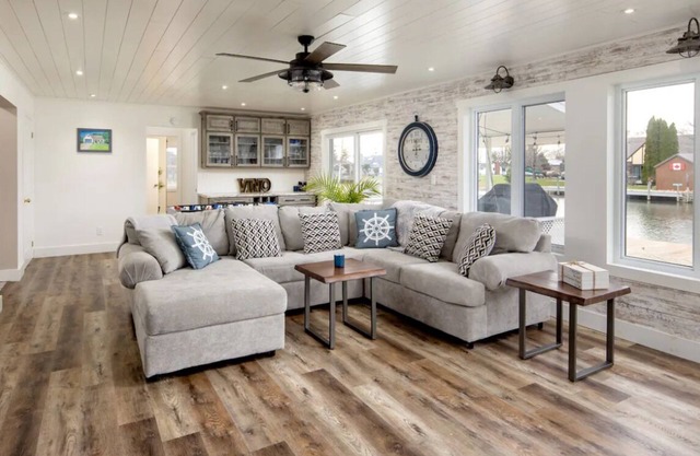 Four Season Waterfront Cottage with Hot Tub & Games Room