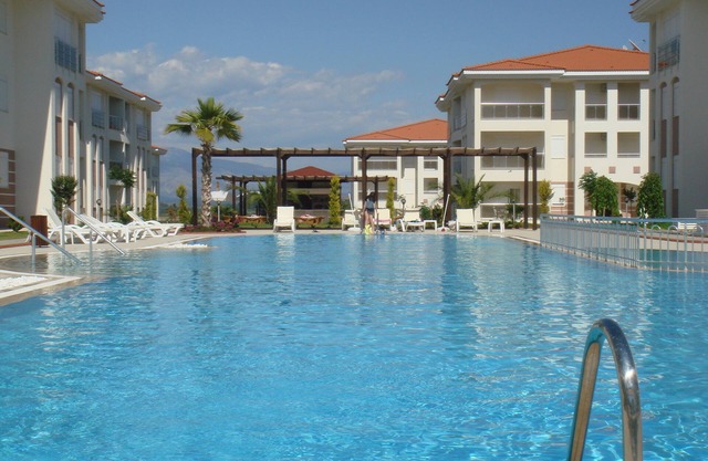 FOUR SEASONS I -10 guarantees a wonderful holiday in an exclusive gated communit