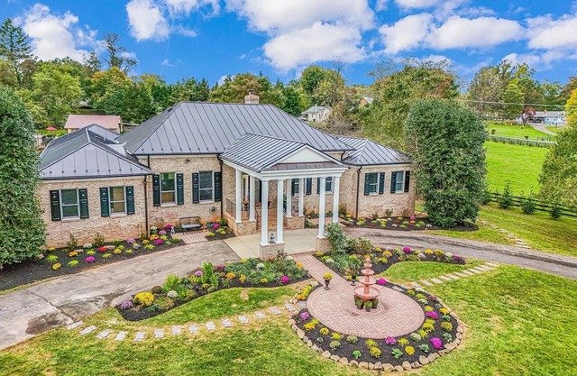 Fox Hill Farm McMansion - Middleburg Equestrian Estate