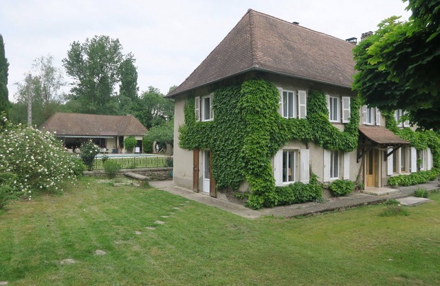 "Le Refuge des Oiseaux" Dauphinoise villa with swimming pool. 10 minutes from Walibi!