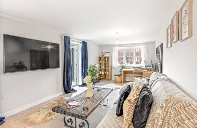 Franklin Apartment - 2 Bed apartment with balcony