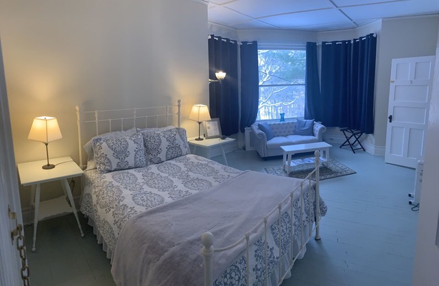 Franklin Manor - Queen Suite