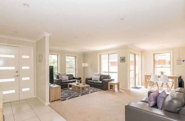 Franklin Villa - Central, Comfy & Convenient