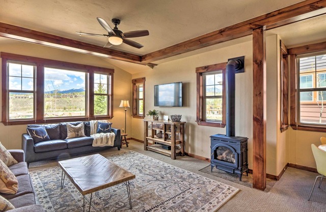 Fraser Condo w/Views & Hot Tub: Near Winter Park!