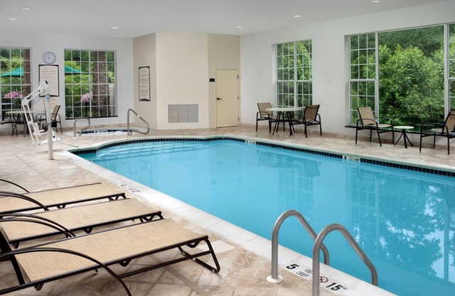 Free Breakfast. Pool & Hot Tub. Great for Business Travelers!
