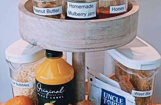 Free Continental breakfast, Cheese or Sweet platter. Close to beaches and lake.