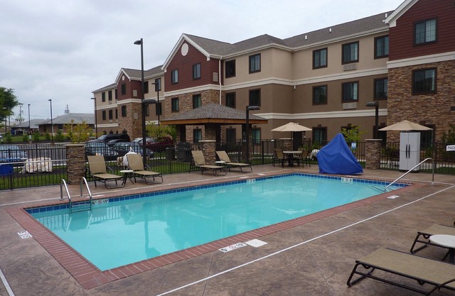 Free Daily Breakfast! Pool Access! | Suite Near Knicely Conference Center