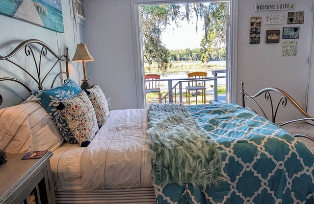 Free Parking, Private BedR/Bathroom with Lakeview, pet welcome