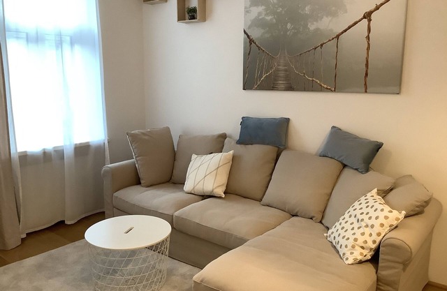 Free WiFi Netflix; newly furnished; Contactless: Early Check In/Late Check Out!
